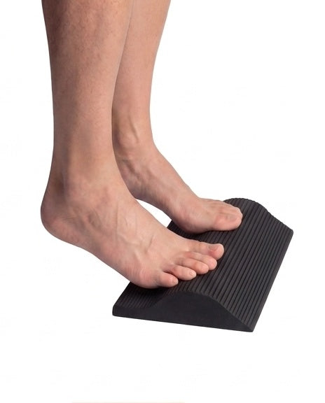 ROUND 2 two-foot heel raise